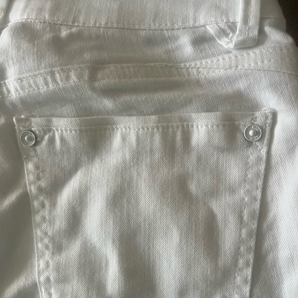 Wit & Wisdom White Bermuda Shorts - Picture 9 of 9